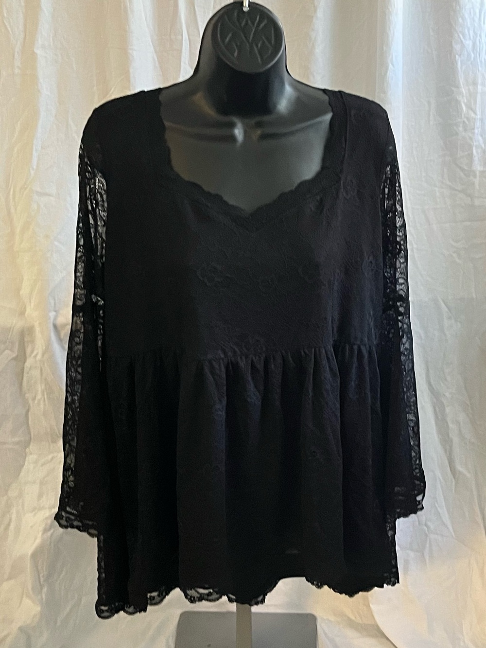 torrid Black Lace Peplum Tunic Size 1 Top